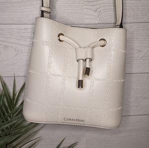 Calvin klien Gabrianna bucket bag